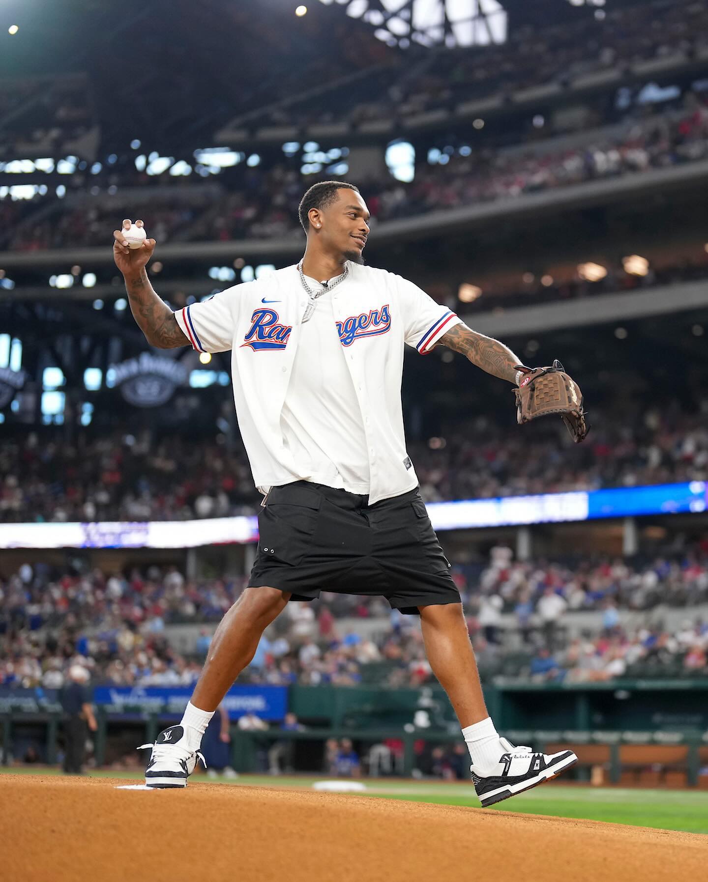 PJ Washington visits the Texas Rangers before the Mavericks begin their journey into the 2025 NBA season