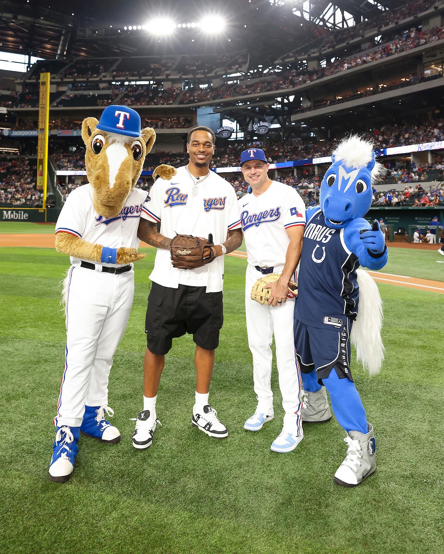 PJ Washington visits the Texas Rangers before the Mavericks begin their journey into the 2025 NBA season